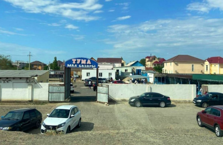 Жители Атырау продолжают жаловаться на зловоние скотного рынка «Тума»