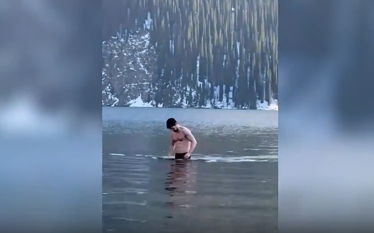 Купание Дурова в озере Кольсай прокомментировали в МВД РК