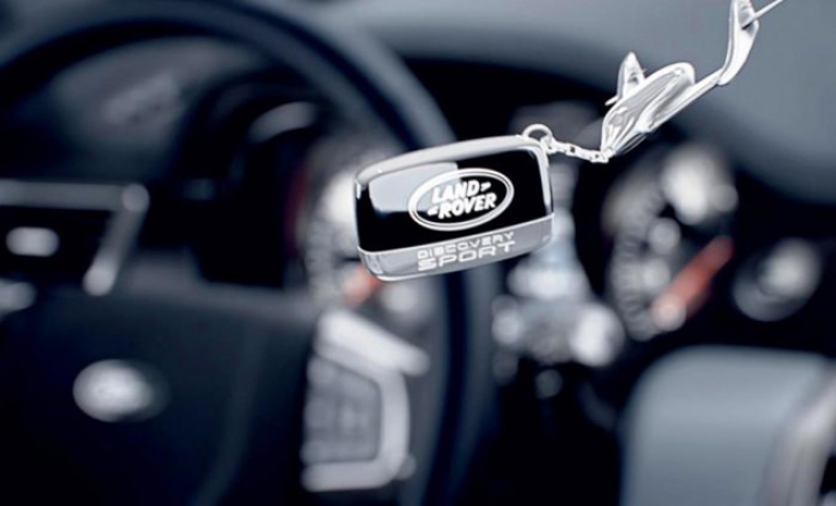 Land Rover показал интерьер Discovery Sport