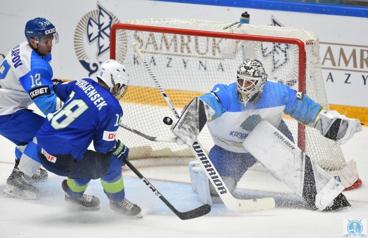 Сборная Казахстана одержала первую победу на чемпионате мира по хоккею