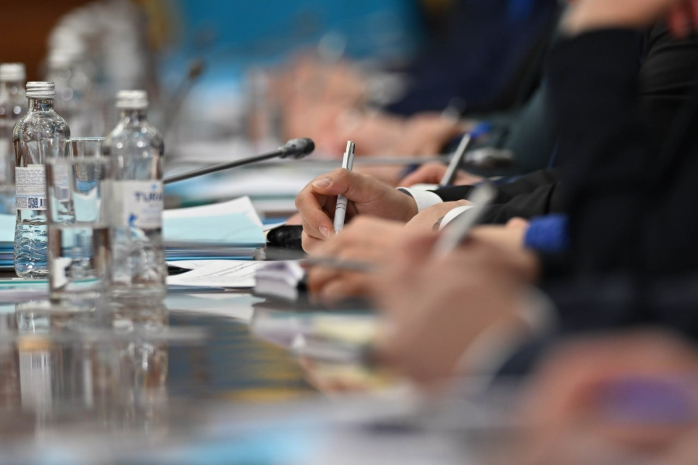 Госслужащим запретили заниматься политическими интригами в Кыргызстане