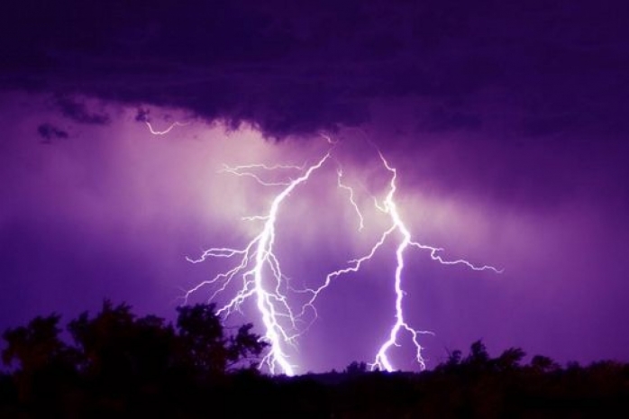 11 человек погибли от удара молнии в Индии