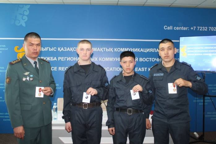 В Усть-Каменогорске наградили военнослужащих, задержавших угонщиков