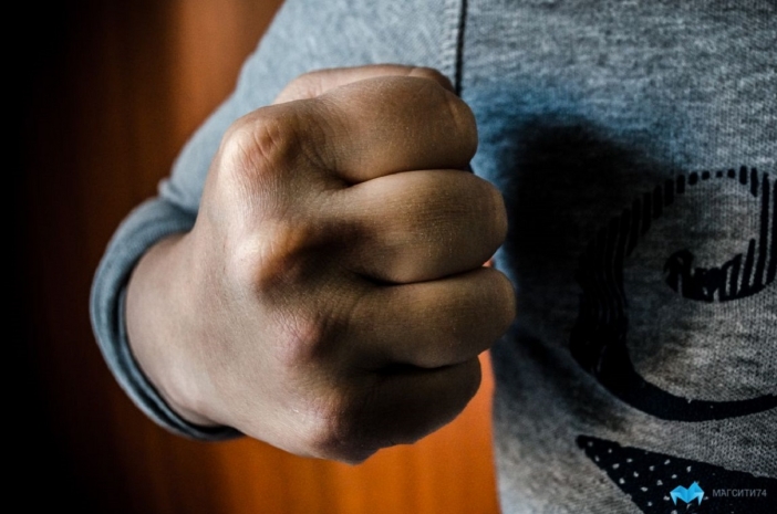 Полиция расследует дело в отношении мужчины, избившего супругов в Алматы