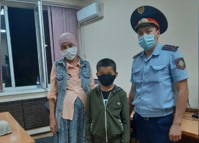 Сбежавшего из дома 13-летнего мальчика нашли в Алматы