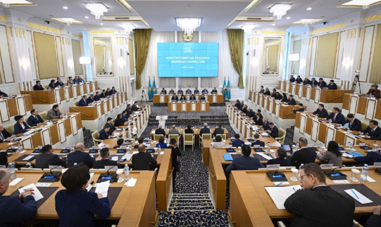 Члены комиссии предлагают принять новую Конституцию – Токаев