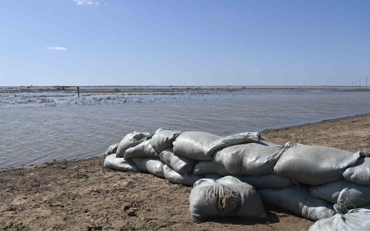 Вода в реке Жем Атырауской области пошла на спад