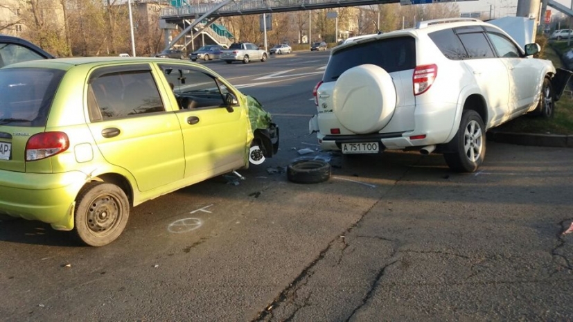 «Матиз» и «Тойота» не поделили дорогу в Алматы