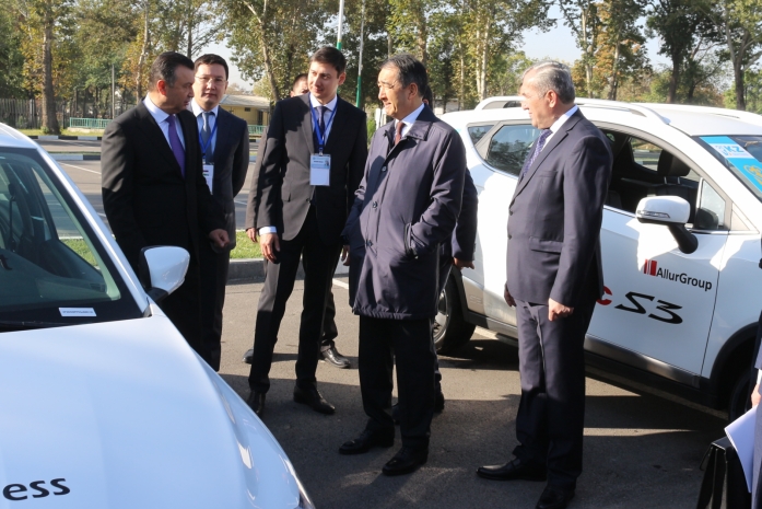 Премьер-министры РК и РТ оценили качество экспортируемых в Таджикистан казахстанских автомобилей