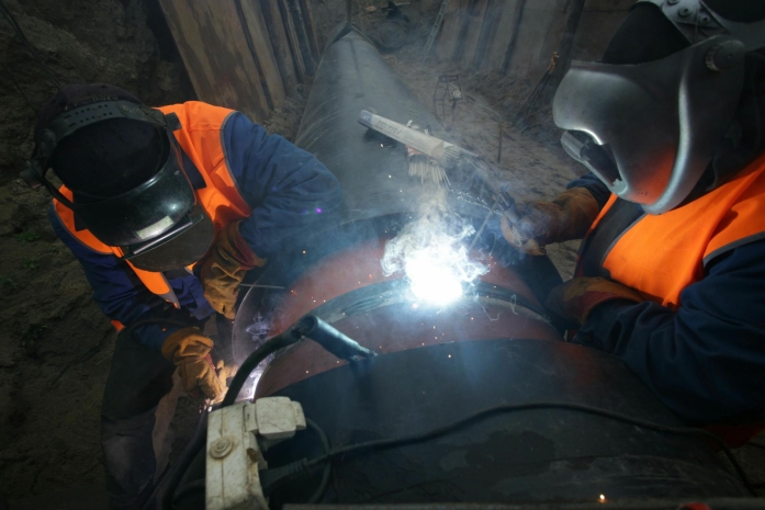 Монтажник погиб в канализационной трубе в Павлодаре