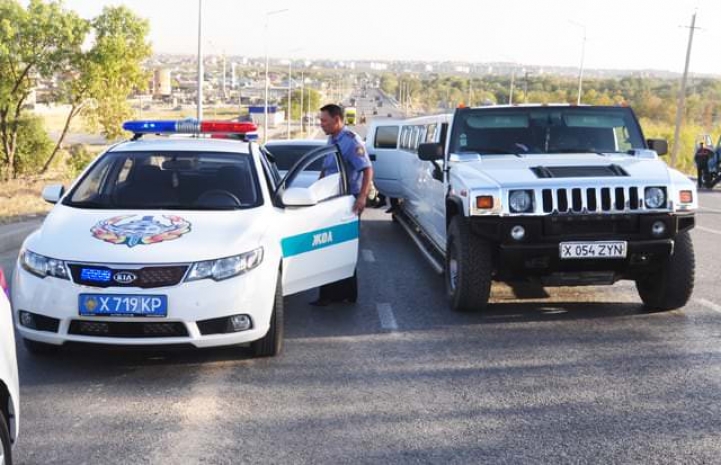 Выпускники Шымкента поразили полицию роскошными автомобилями