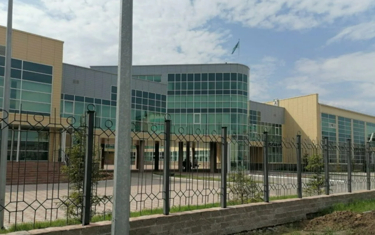 Старшеклассник НИШ выпал с третьего этажа в Петропавловске