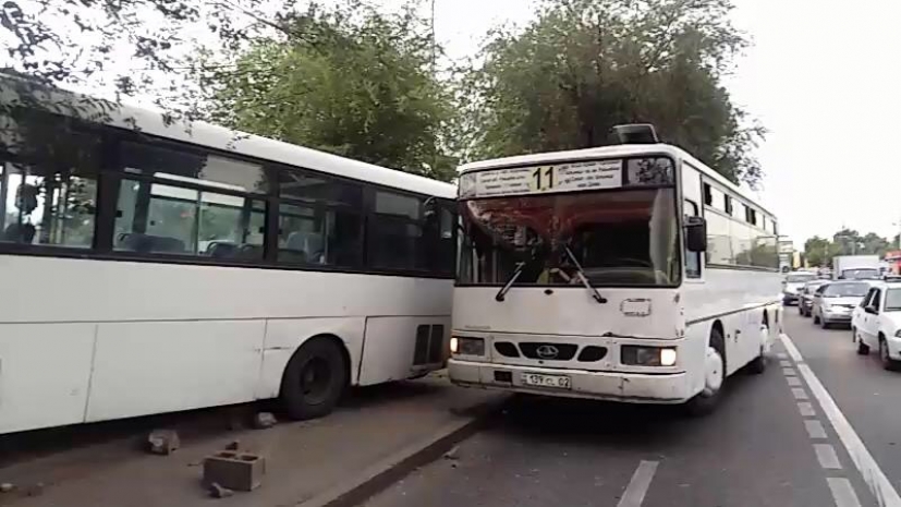 До конца года в Алматы поступят 554 новых автобуса
