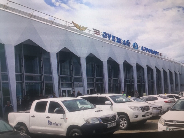 Торжественно закрыли на ремонт терминал аэропорта Уральска