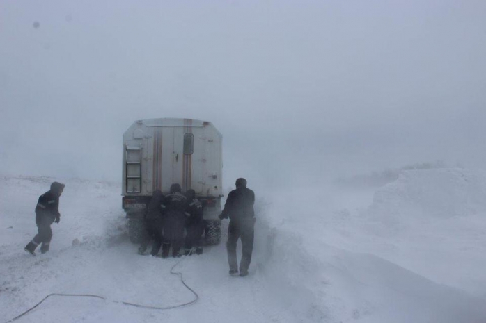 ДЧС опроверг информацию о снежной блокаде поселка Кызылсуат