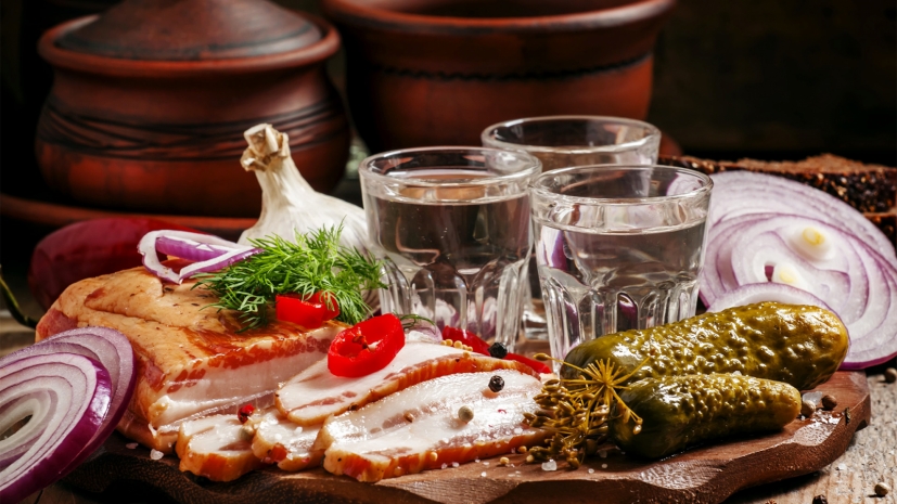 Употребление алкоголя не спасет от коронавируса — эксперт