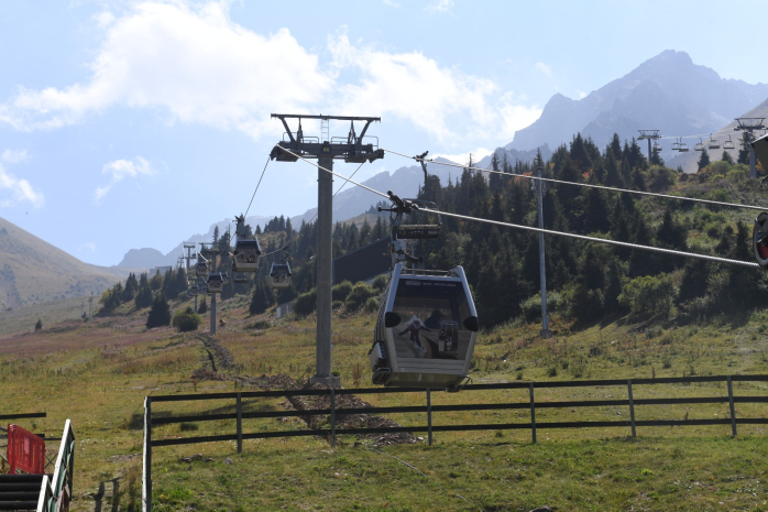 Алматинцу с автомобилем на ДВС ограничили въезд к дому на «Шымбулаке»