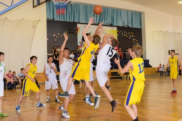 Профи из США научили алматинских ребят играть в баскетболЭксклюзив