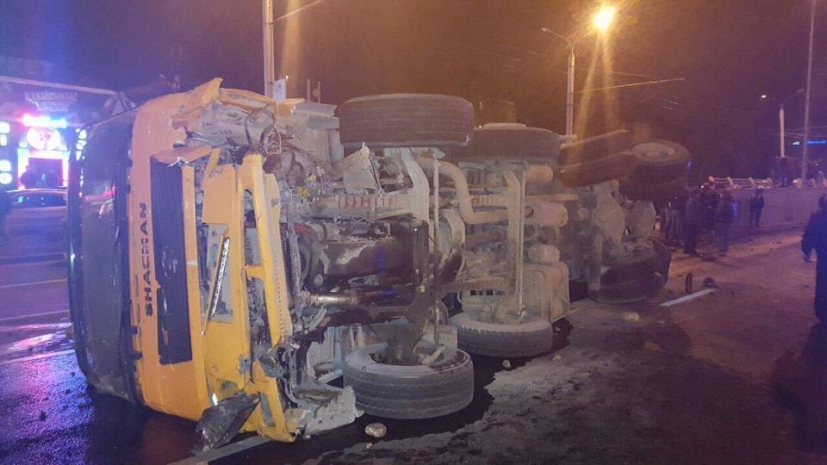 В Алматы грузовик Shachan устроил массовое ДТП (ДОПОЛНЯЕТСЯ, ФОТО, ВИДЕО)