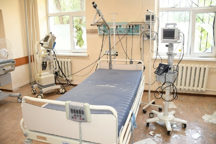 Пожар произошел на крыше больницы в Арыси