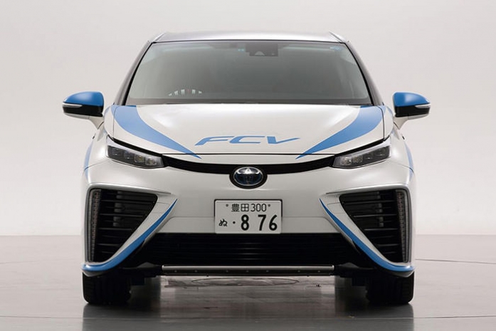 Toyota построила водородный седан для участия в ралли