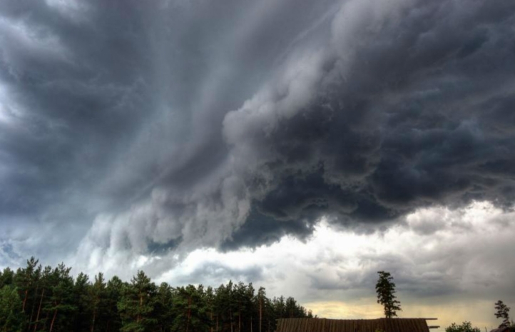Штормовое предупреждение объявлено в Алматы