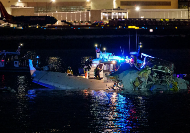 Тела 60 человек обнаружены в результате крушения самолета близ Вашингтона