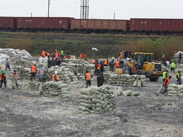 Немедленно прекратить незаконную добычу на золоотвале требуют в Аксу