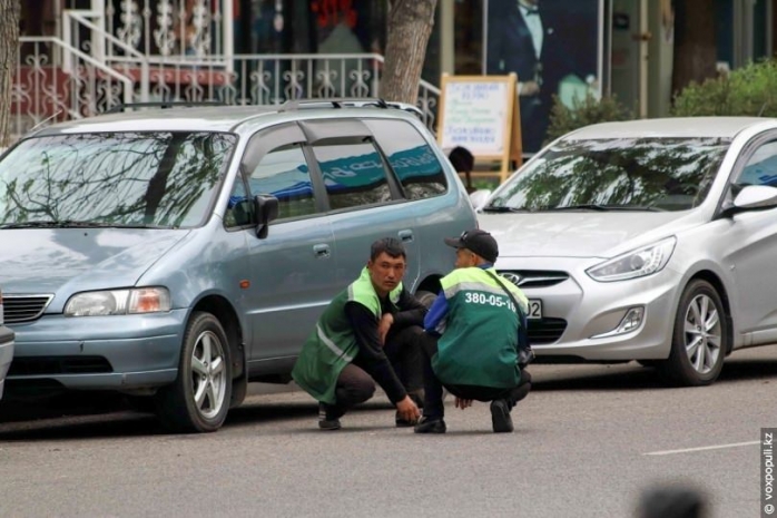В Алматы продолжаются рейды по выявлению незаконных автостоянок