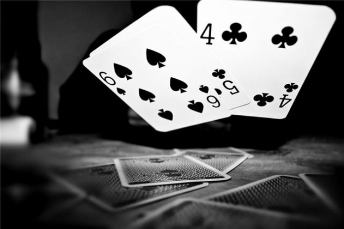Искусственный интеллект впервые победил лучших игроков в покер