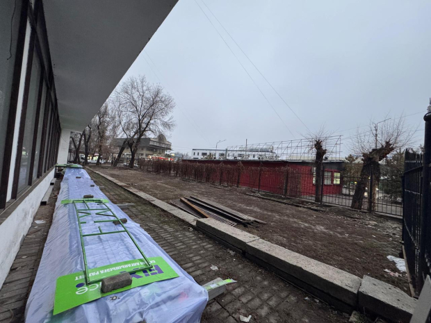 В Алматы снесли очередное незаконное сооружение