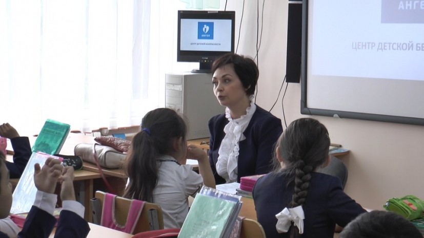 Алматинские полицейские учат школьников правильно общаться с незнакомцами