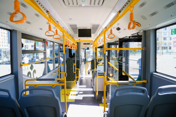 Водители без прав и с медпротивопоказаниями работали в автобусных парках Алматы