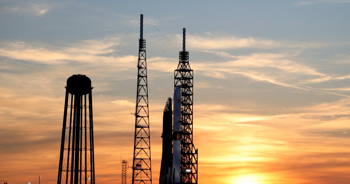 Blue Origin компаниясының New Glenn зымыраны старт алаңында жарылды