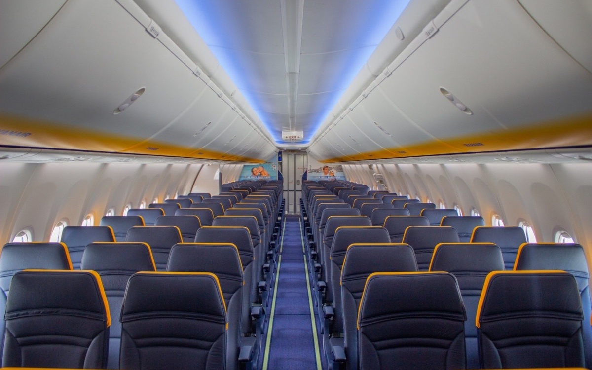 Пассажира затянуло в разбившийся иллюминатор лайнера Ryanair