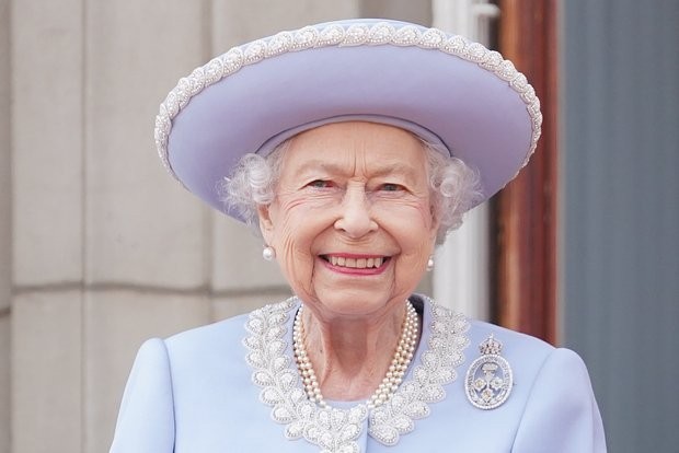 Биограф: Елизавета II в последние годы жизни сошла с ума