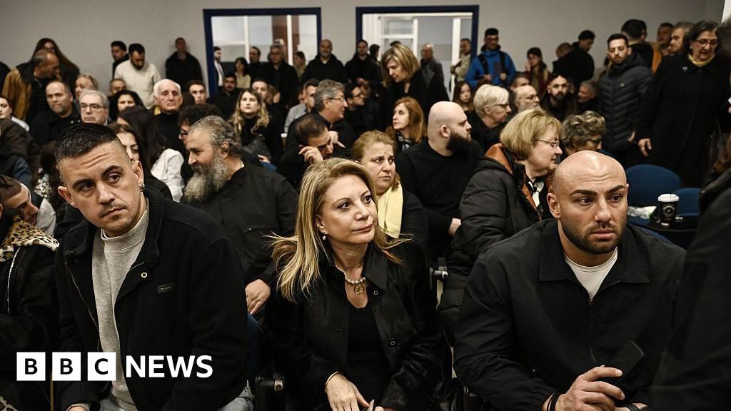 Семьи жертв греческой железнодорожной катастрофы требуют справедливости в суде