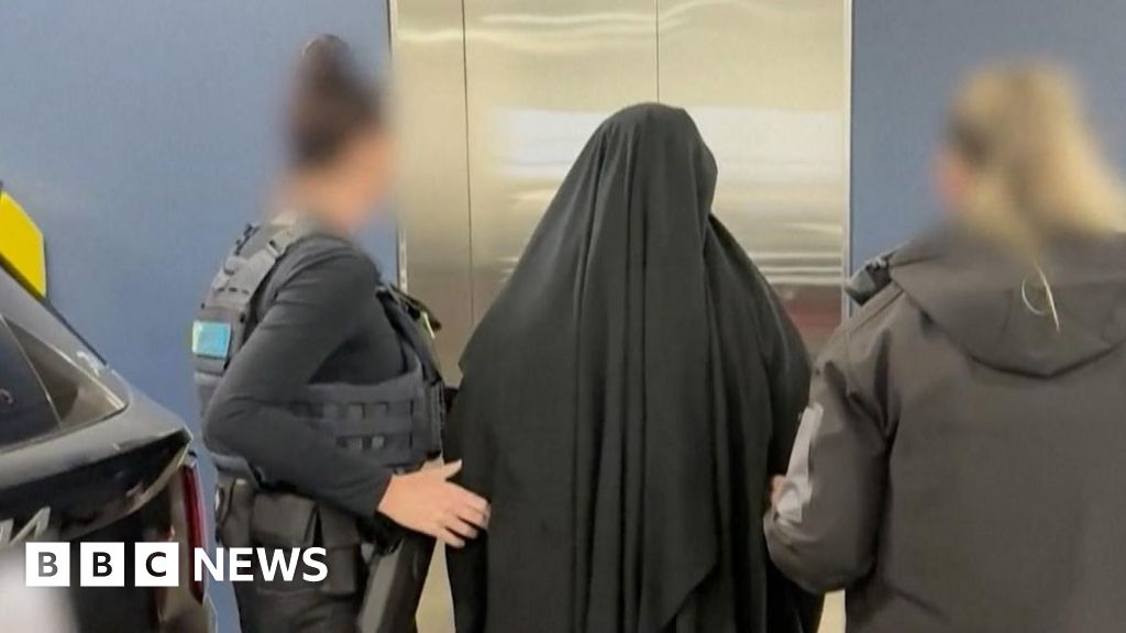 Вернувшуюся из Сирии австралийку обвинили в членстве в ИГИЛ