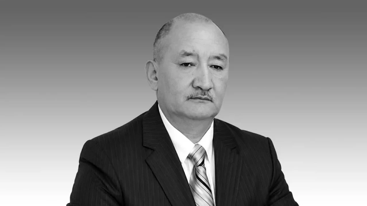 Умер известный казахстанский журналист и писатель Жумабек Табынбаев