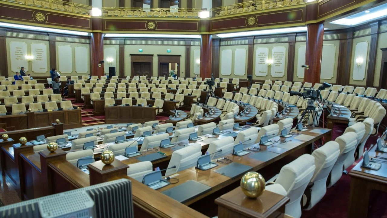 Мәжіліс пен Сенаттың 46 депутаты ғана Құрылтайға үміткер. Депутаттар құрамы қаншалықты жаңарады