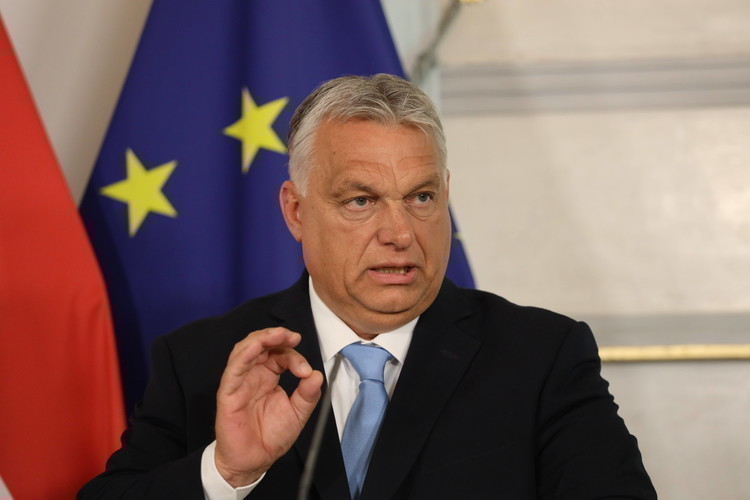 Орбан: Украина готова уже завтра возобновить поставки нефти из РФ
