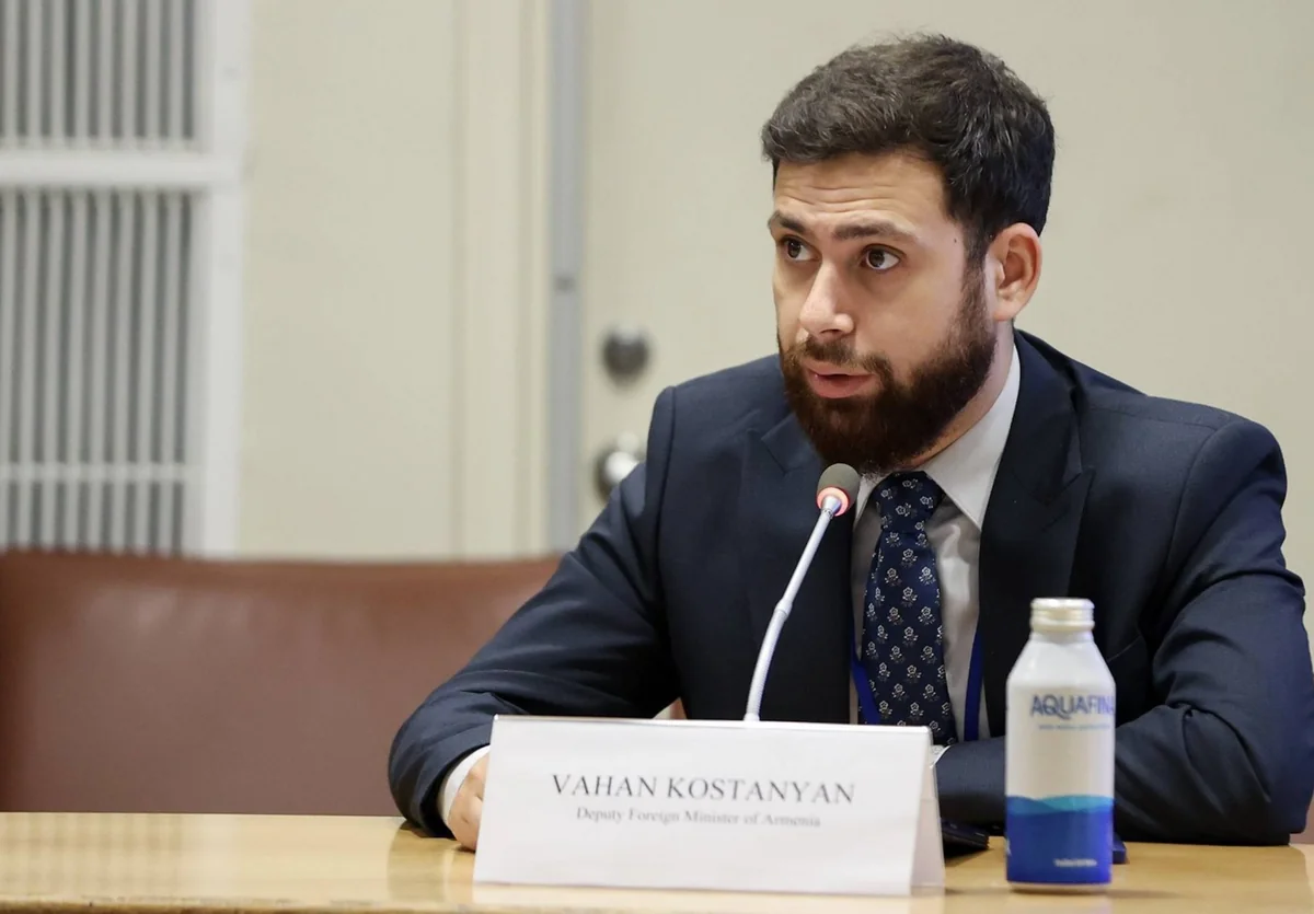 Костанян: Армении и Азербайджану нужно активизировать усилия по открытию коммуникаций