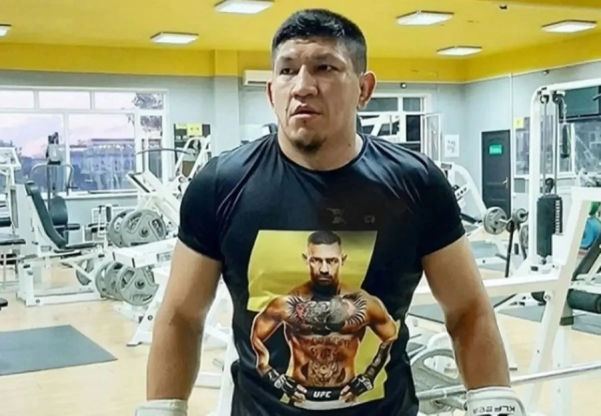 Қуат «Найман» Хамитов UFC жұлдызы Арман Царукянға құрғақ есеппен жеңілді