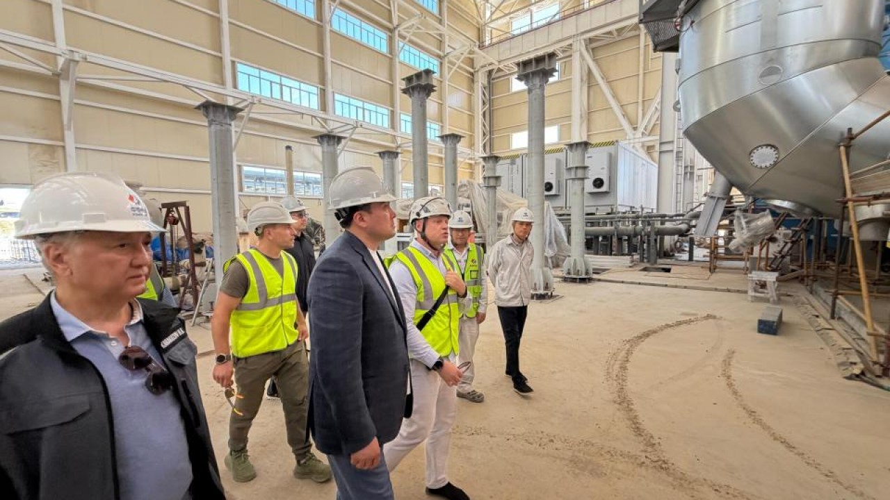 Көмірдің орнына газ: энергетика министрі Алматы ЖЭО құрылыс алаңдарында сын айтты