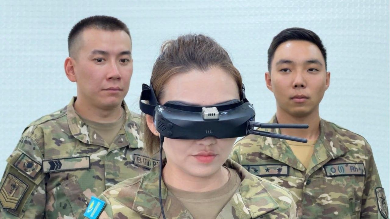 Стереотиптер дәнекерлеу үтігіне қарсы: нәзік әскери қызметкер қауіпті FPV-дрондардың инженері қалай атанды