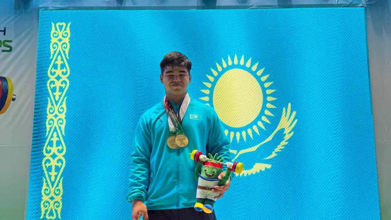 Мировой рекорд и золото: 15-летний казахстанец Нуржан Жумабай триумфально дебютировал на ЧМ