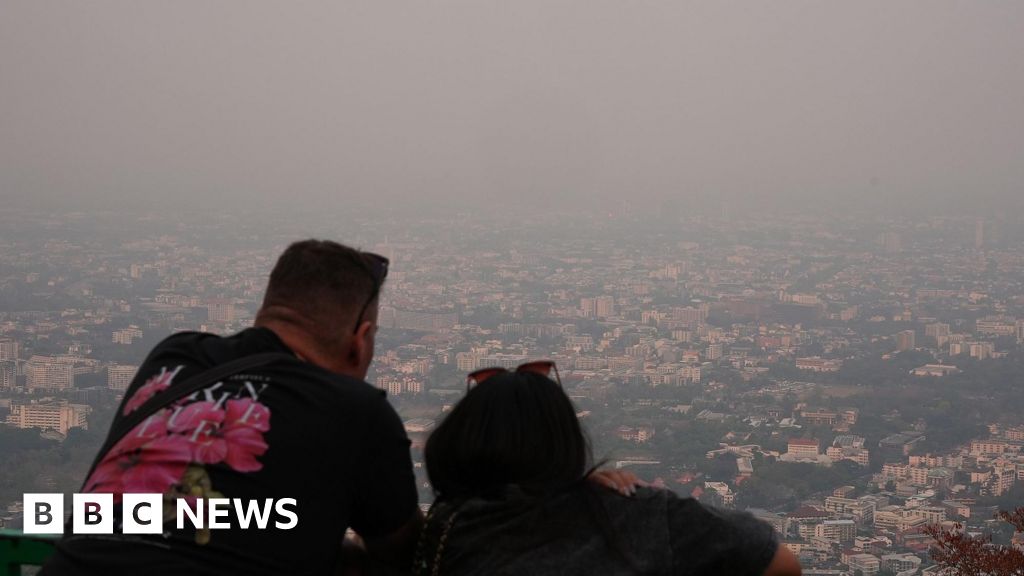 Загрязнение воздуха в Чианг Мае вызывает тревогу у семей с детьми