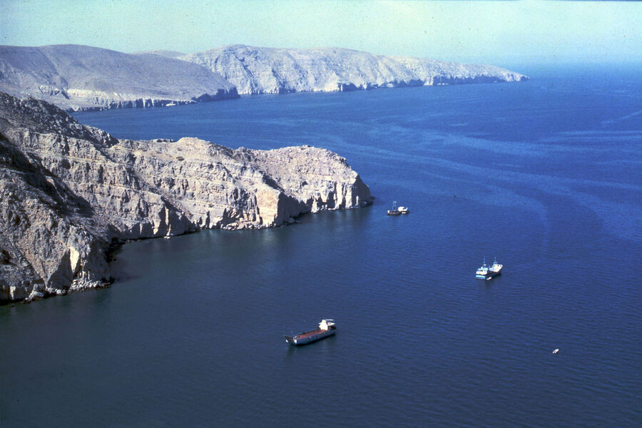 Иран вновь закрыл Ормузский пролив спустя сутки после его открытия