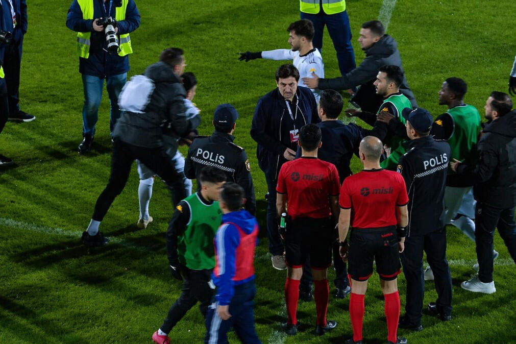 Матч "Зиря" - "Нефтчи" завершился скандалом: вмешалась полиция