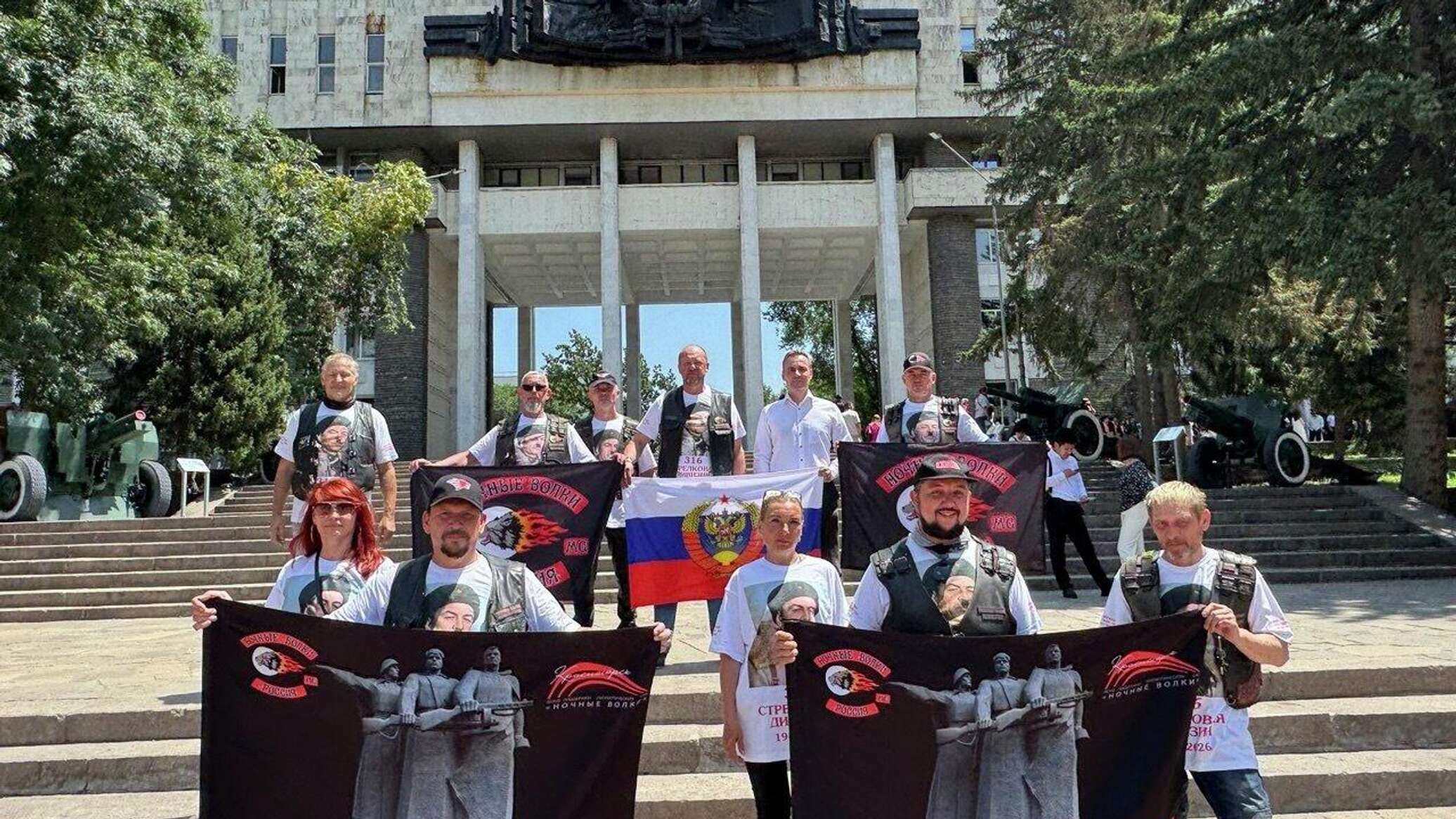 Внучке генерала Панфилова передали капсулу с землей с места сражения у Дубосеково